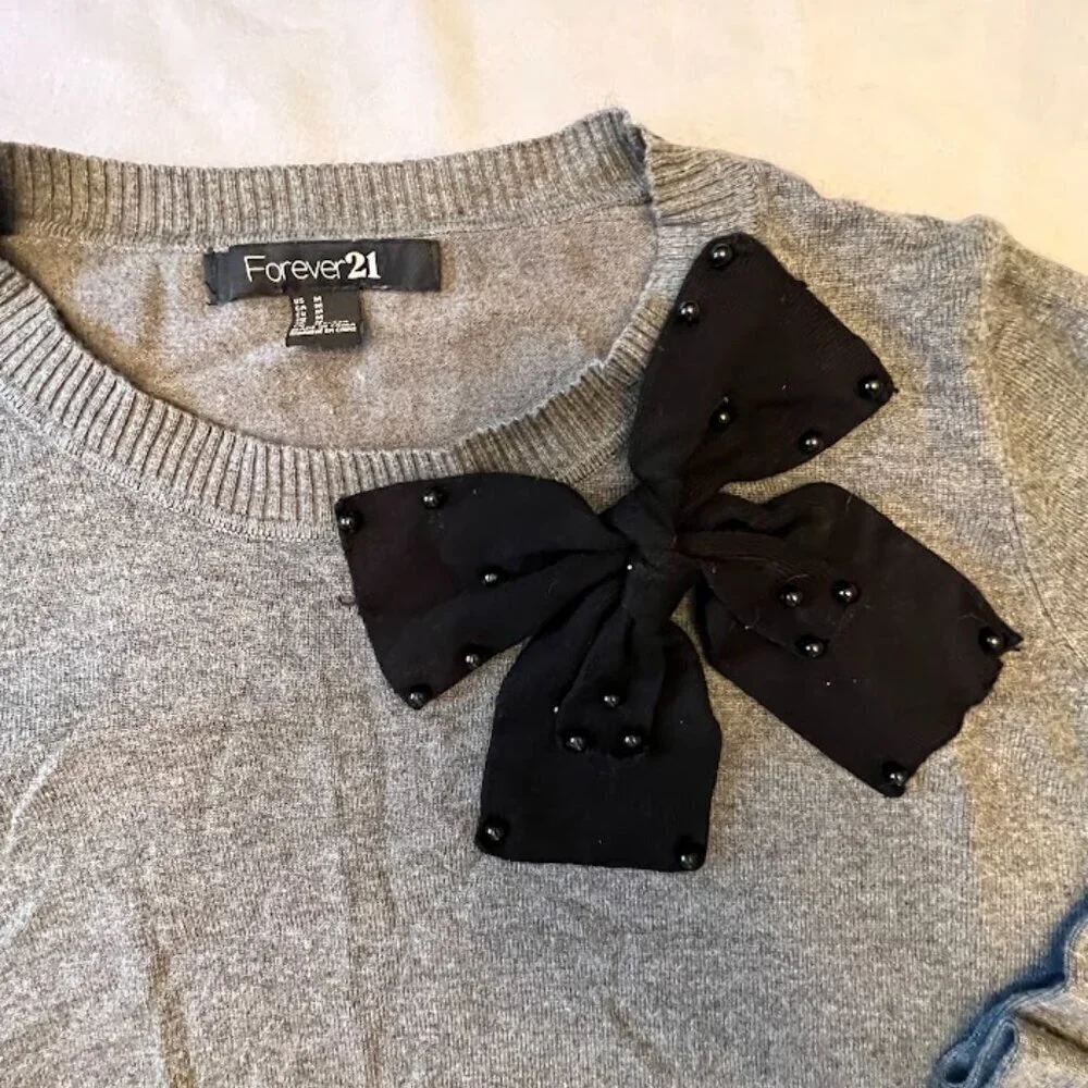 Forever 21 Womens Sweater with Bow